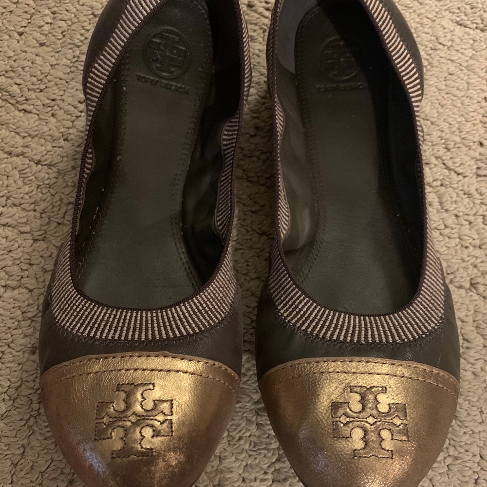 Women’s Tory Burch Gabby Ballet Flats, 11, Brown, Gold